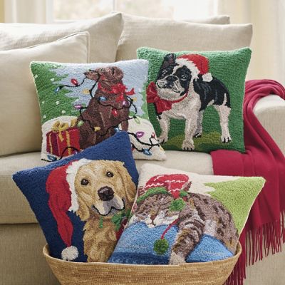 Hand hooked christmas pillows best sale