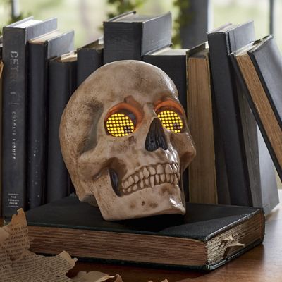 リラクゼーショングッズ Skull Lean Skull with Animated Eyes | Grandin Road