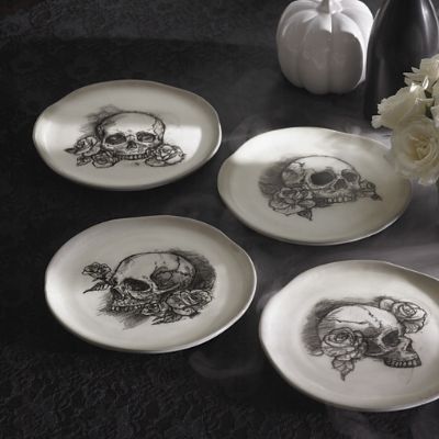 skull dinnerware set