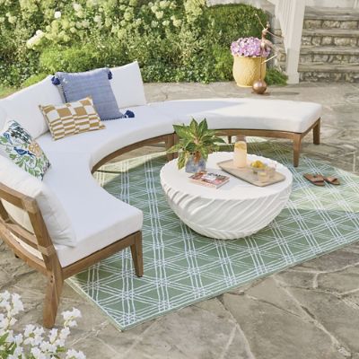 14kgf グリーンバンデッド Corsica Hand Tufted Outdoor Rug | Grandin Road