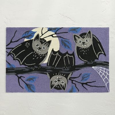 日本限定 BURTON HUG 138cm 人気木目デザイン バンダナ柄入手困難 Perched Bat Hooked Door Mat | Grandin Road